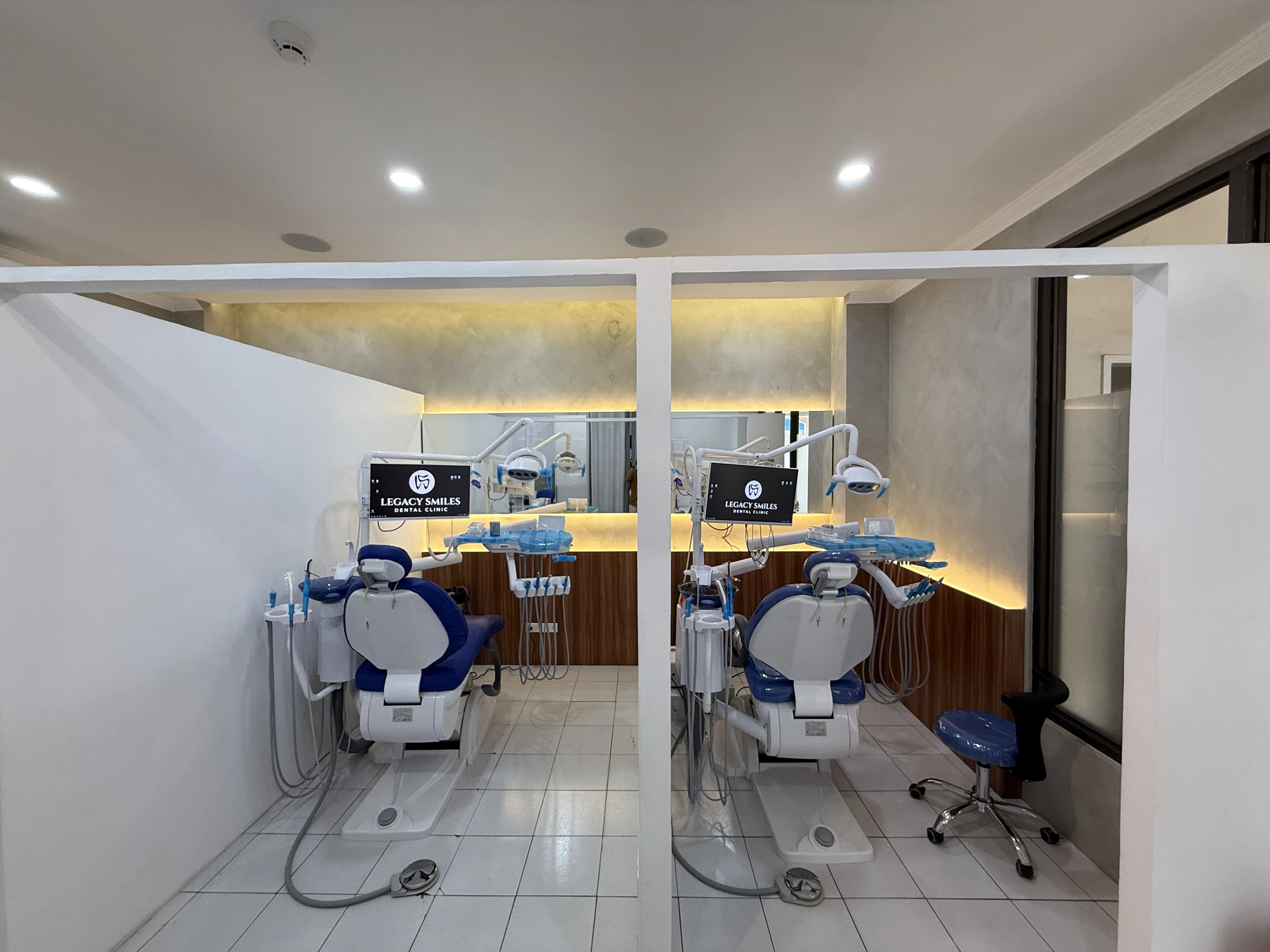 Modern Dental Chair - 5
