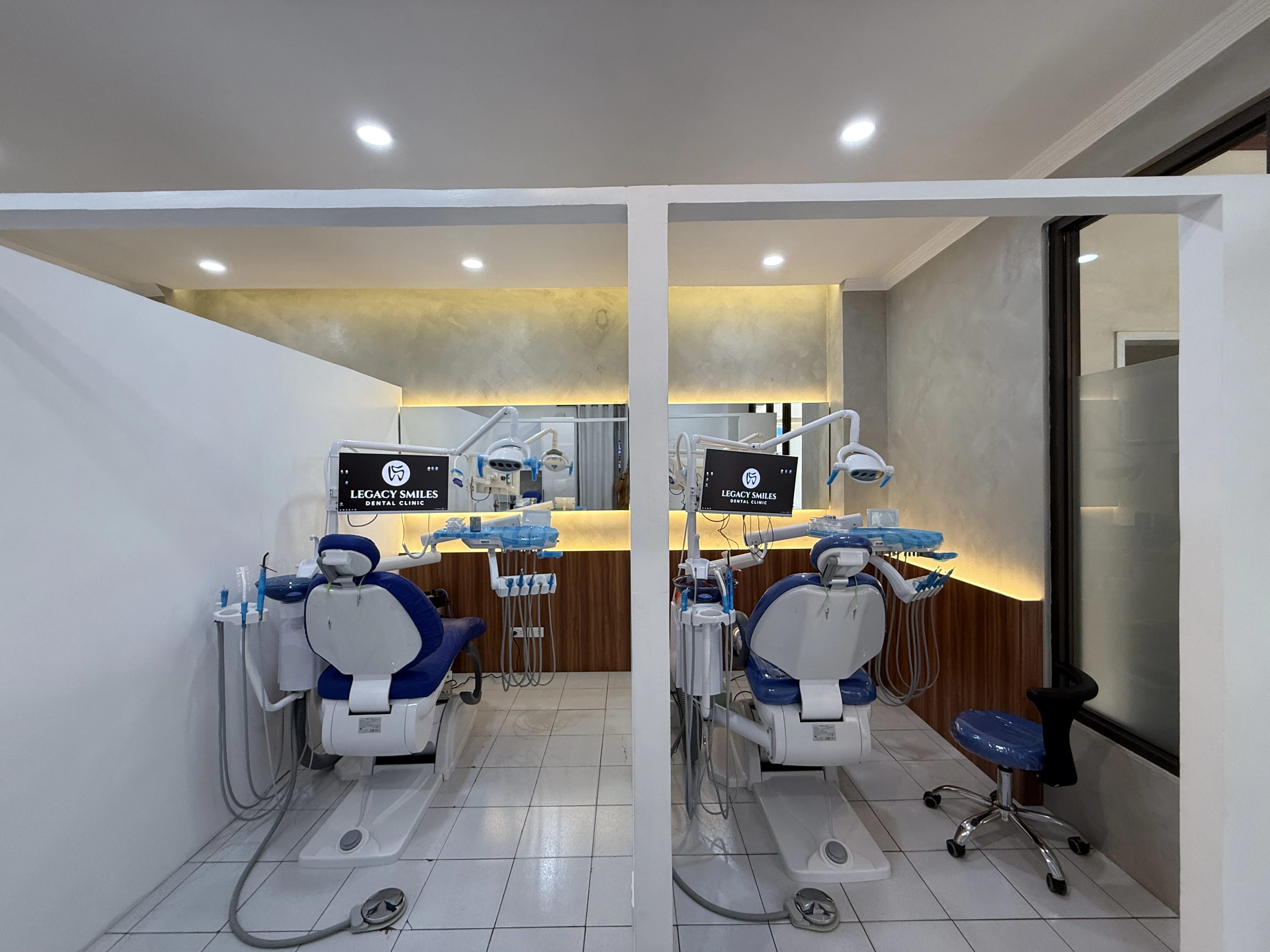 Modern Dental Chair - 3